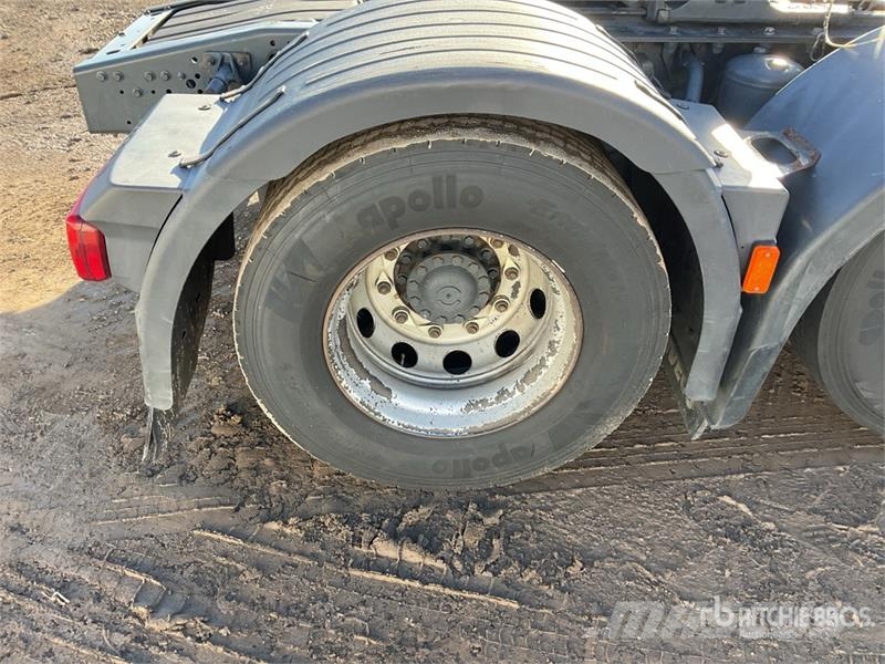 Iveco Stralis 460 LNG 6x2 Tri/A Sleeper Truck Tractor 牵引车