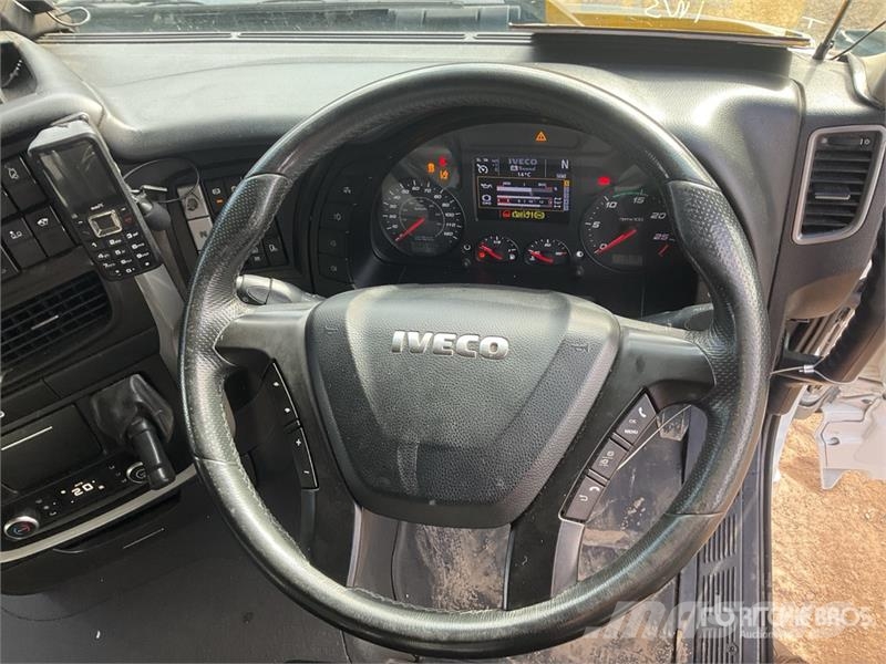 Iveco Stralis 460 LNG 6x2 Tri/A Sleeper Truck Tractor Влекачи