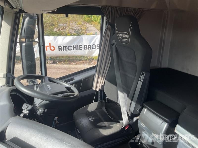 Iveco Stralis 460 LNG 6x2 Tri/A Sleeper Truck Tractor 牵引车