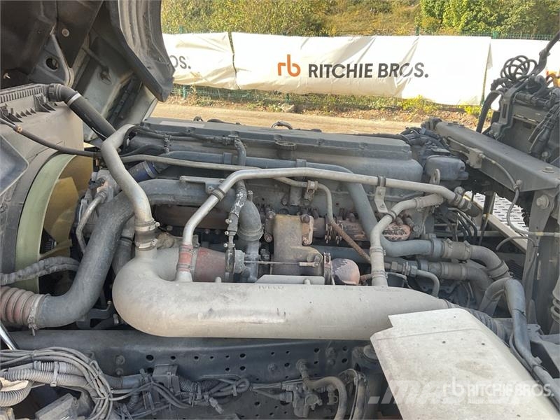 Iveco Stralis 460 LNG 6x2 Tri/A Sleeper Truck Tractor 牵引车