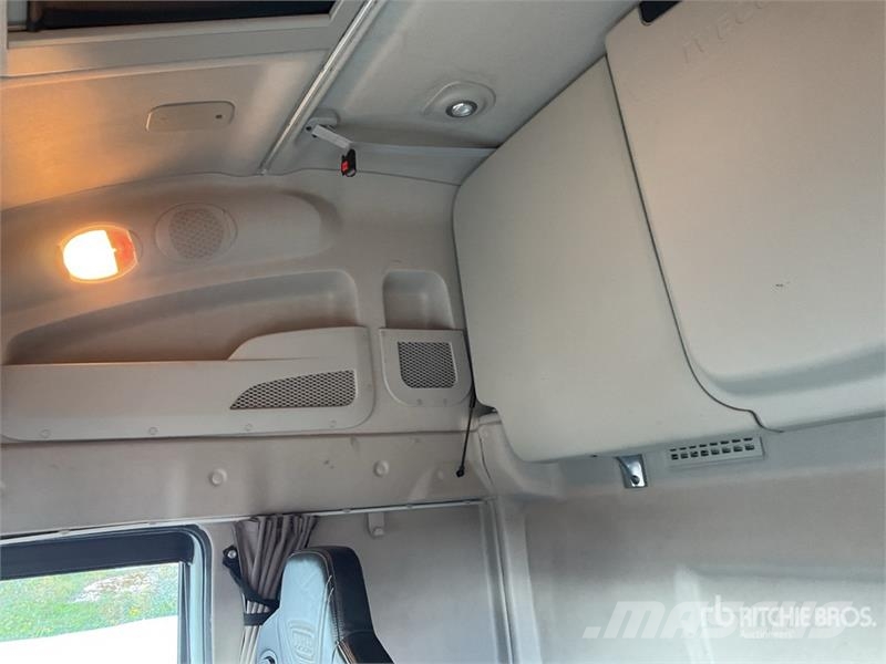 Iveco Stralis 460 LNG 6x2 Tri/A Sleeper Truck Tractor 中古トラクターヘッド | トレーラーヘッド
