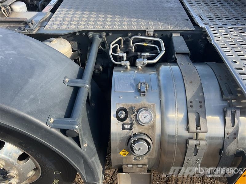 Iveco Stralis 460 LNG 6x2 Tri/A Sleeper Truck Tractor Влекачи