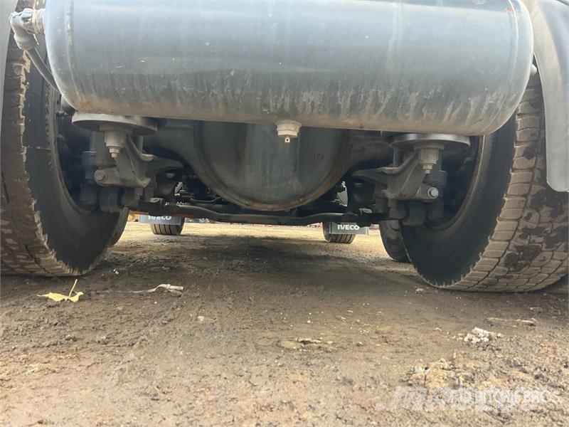Iveco Stralis 460 LNG 6x2 Tri/A Sleeper Truck Tractor 牵引车