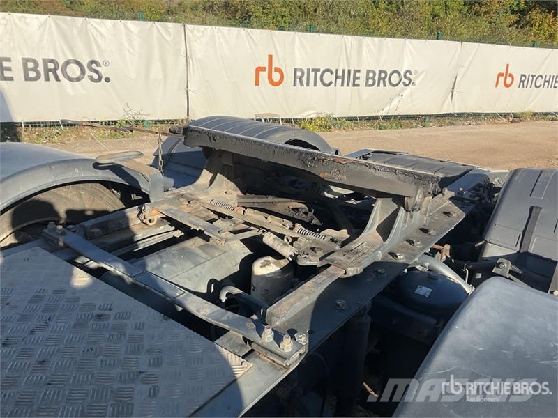 Iveco Stralis 460 LNG 6x2 Tri/A Sleeper Truck Tractor 牵引车