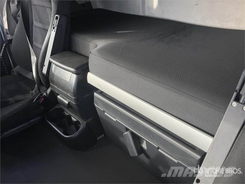 Iveco Stralis 460 LNG 6x2 Tri/A Sleeper Truck Tractor Tractor Units