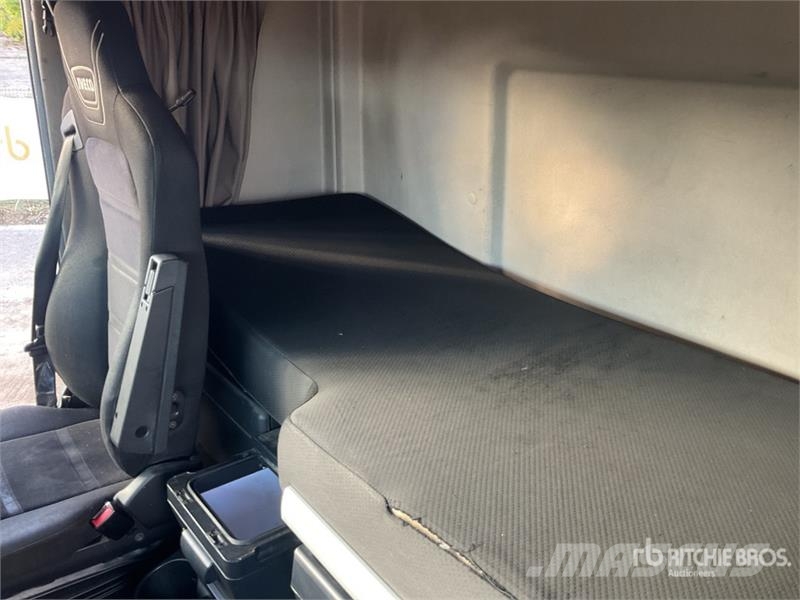 Iveco Stralis 460 LNG 6x2 Tri/A Sleeper Truck Tractor Tractor Units