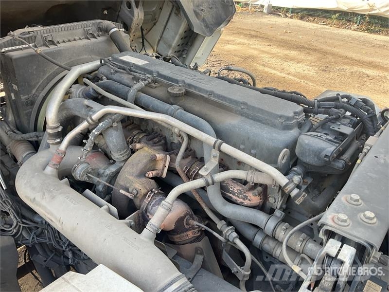 Iveco Stralis 460 LNG 6x2 Tri/A Sleeper Truck Tractor 牵引车