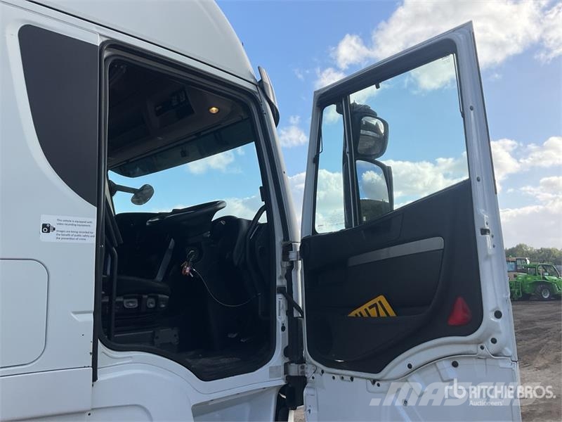 Iveco Stralis 460 LNG 6x2 Tri/A Sleeper Truck Tractor Влекачи