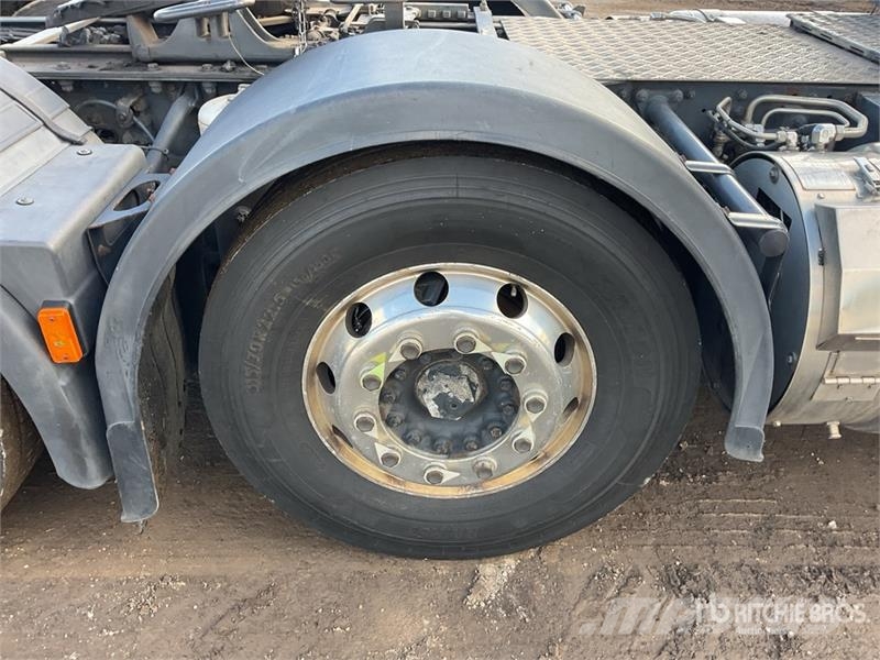 Iveco Stralis 460 LNG 6x2 Tri/A Sleeper Truck Tractor 中古トラクターヘッド | トレーラーヘッド