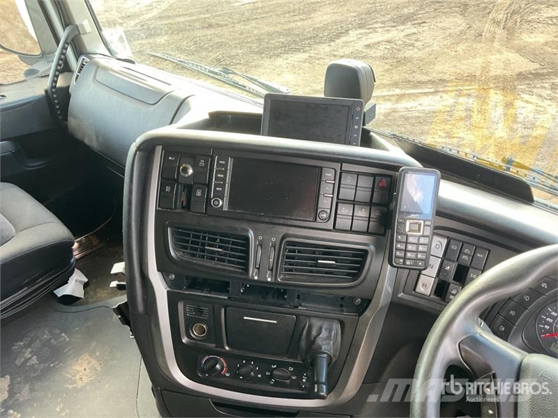 Iveco Stralis 460 LNG 6x2 Tri/A Sleeper Truck Tractor 牵引车