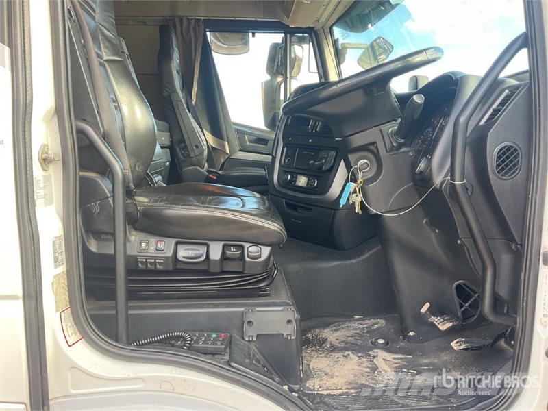 Iveco Stralis 460 LNG 6x2 Tri/A Sleeper Truck Tractor Влекачи