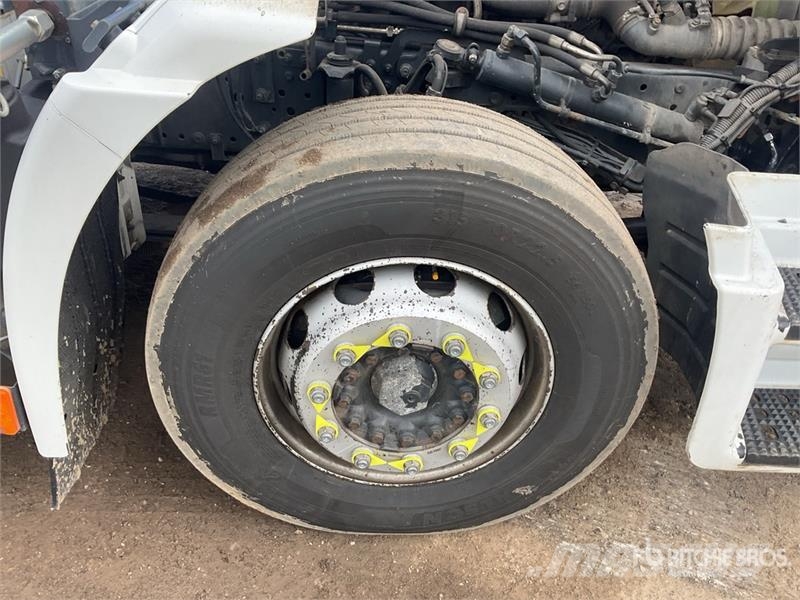 Iveco Stralis 460 LNG 6x2 Tri/A Sleeper Truck Tractor 牵引车