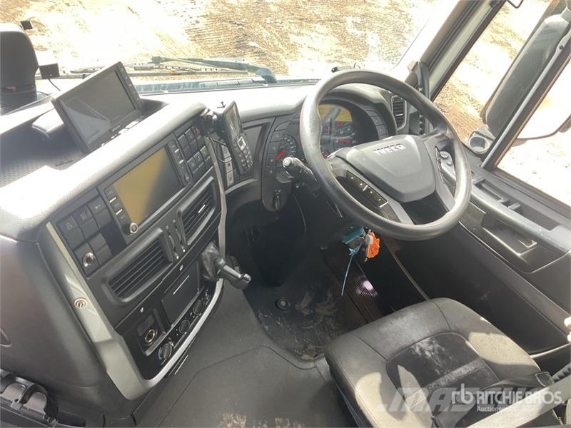Iveco Stralis 460 LNG 6x2 Tri/A Sleeper Truck Tractor 牵引车
