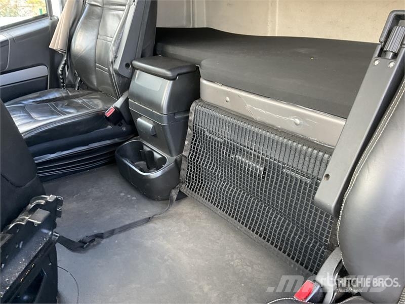 Iveco Stralis 460 LNG 6x2 Tri/A Sleeper Truck Tractor 中古トラクターヘッド | トレーラーヘッド