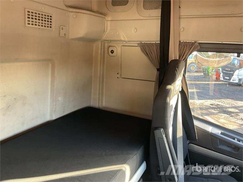 Iveco Stralis 460 LNG 6x2 Tri/A Sleeper Truck Tractor 牵引车