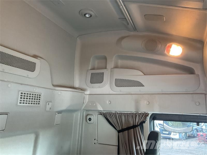 Iveco Stralis 460 LNG 6x2 Tri/A Sleeper Truck Tractor 牵引车