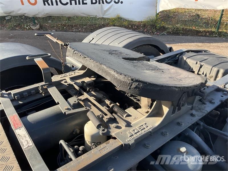 Iveco Stralis 460 LNG 6x2 Tri/A Sleeper Truck Tractor 牵引车