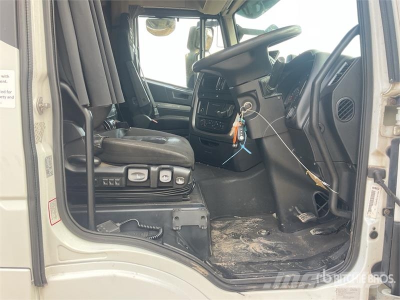 Iveco Stralis 460 LNG 6x2 Tri/A Sleeper Truck Tractor 牵引车