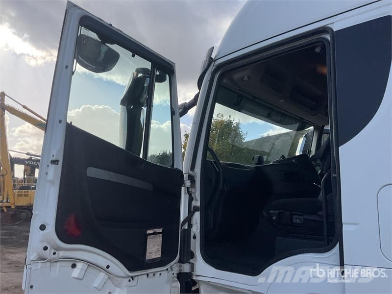 Iveco Stralis 460 LNG 6x2 Tri/A Sleeper Truck Tractor Влекачи