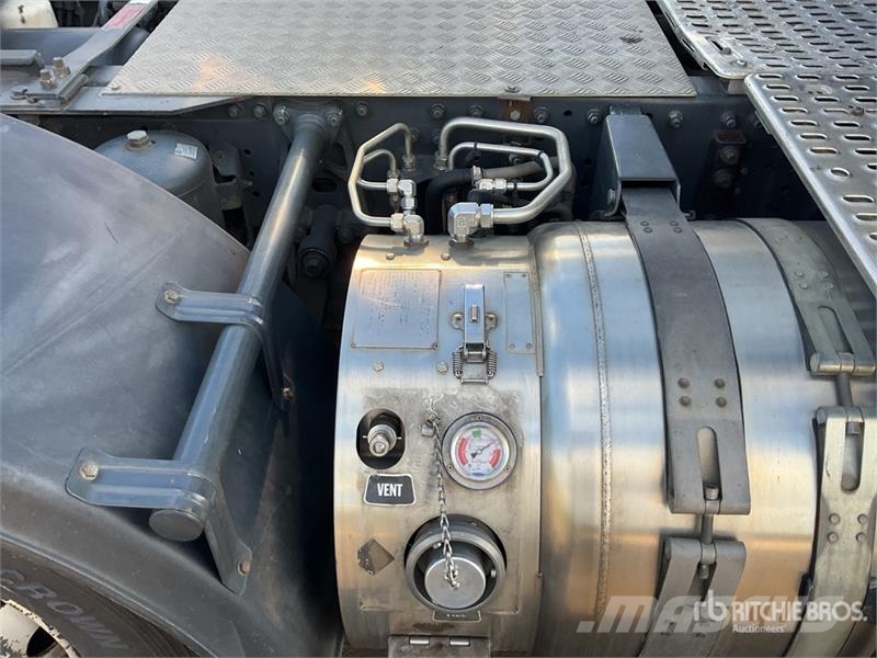 Iveco Stralis 460 LNG 6x2 Tri/A Sleeper Truck Tractor 牵引车