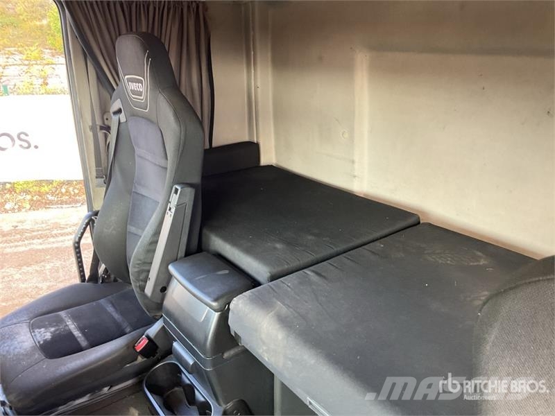 Iveco Stralis 460 LNG 6x2 Tri/A Sleeper Truck Tractor 牵引车
