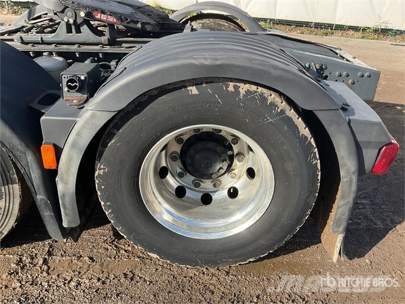 Iveco Stralis 460 LNG 6x2 Tri/A Sleeper Truck Tractor 牵引车
