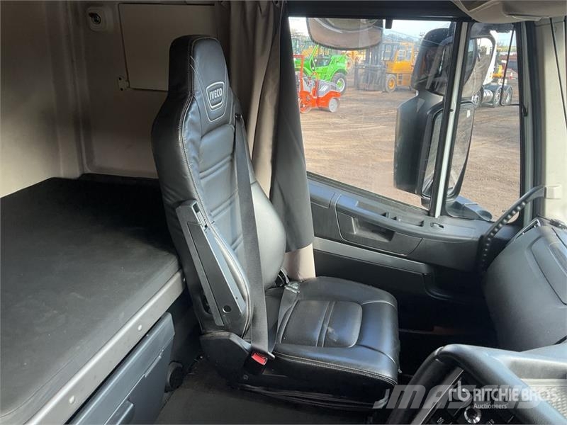 Iveco Stralis 460 LNG 6x2 Tri/A Sleeper Truck Tractor Влекачи