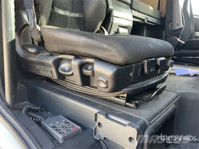 Iveco Stralis 460 LNG 6x2 Tri/A Sleeper Truck Tractor 牵引车