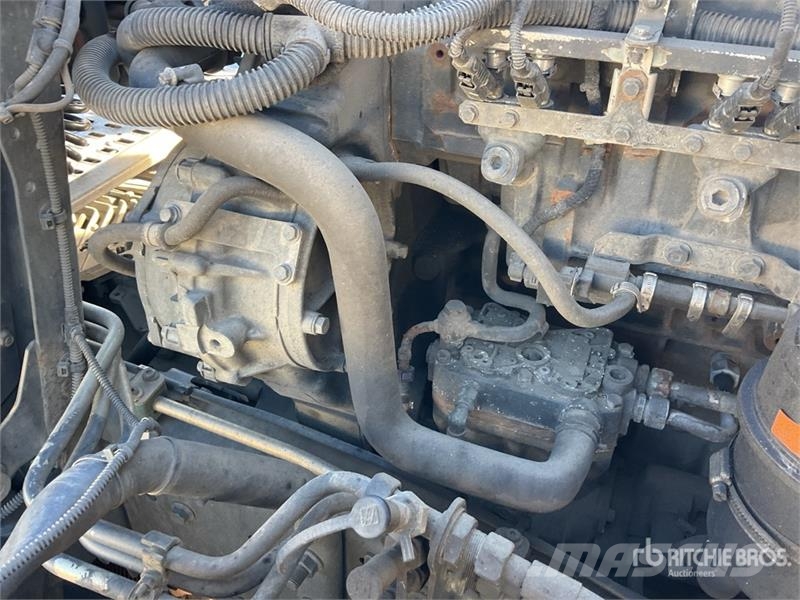 Iveco Stralis 460 LNG 6x2 Tri/A Sleeper Truck Tractor 牵引车