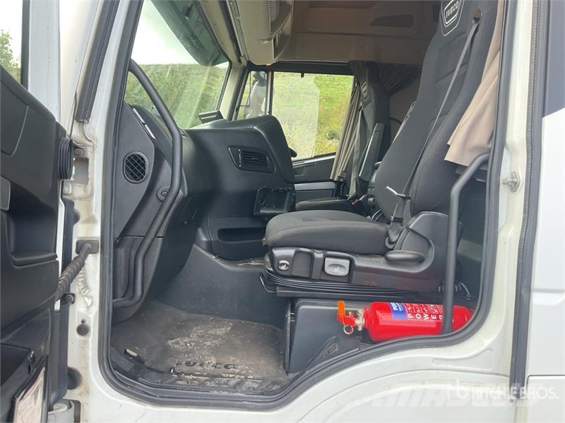 Iveco Stralis 460 LNG 6x2 Tri/A Sleeper Truck Tractor 牵引车