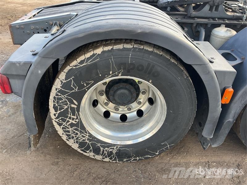 Iveco Stralis 460 LNG 6x2 Tri/A Sleeper Truck Tractor 中古トラクターヘッド | トレーラーヘッド