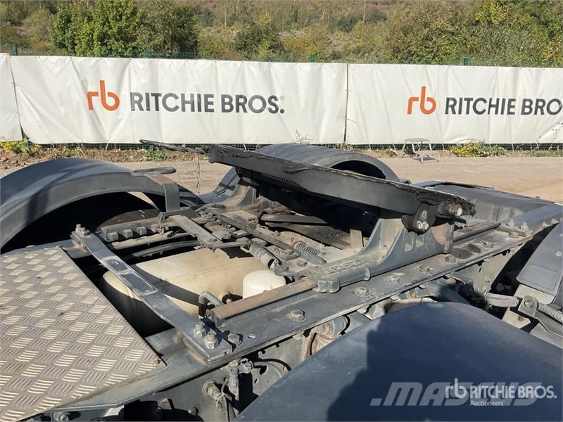 Iveco Stralis 460 LNG 6x2 Tri/A Sleeper Truck Tractor 牵引车