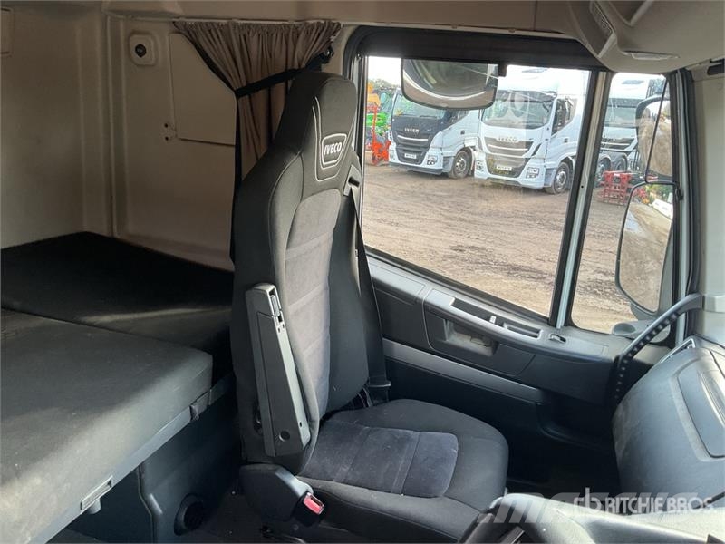 Iveco Stralis 460 LNG 6x2 Tri/A Sleeper Truck Tractor 牵引车