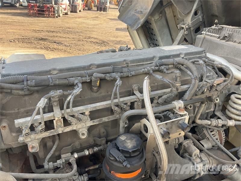 Iveco Stralis 460 LNG 6x2 Tri/A Sleeper Truck Tractor 牵引车