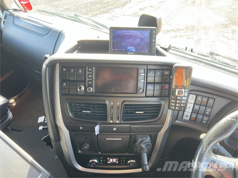 Iveco Stralis 460 LNG 6x2 Tri/A Sleeper Truck Tractor 牵引车