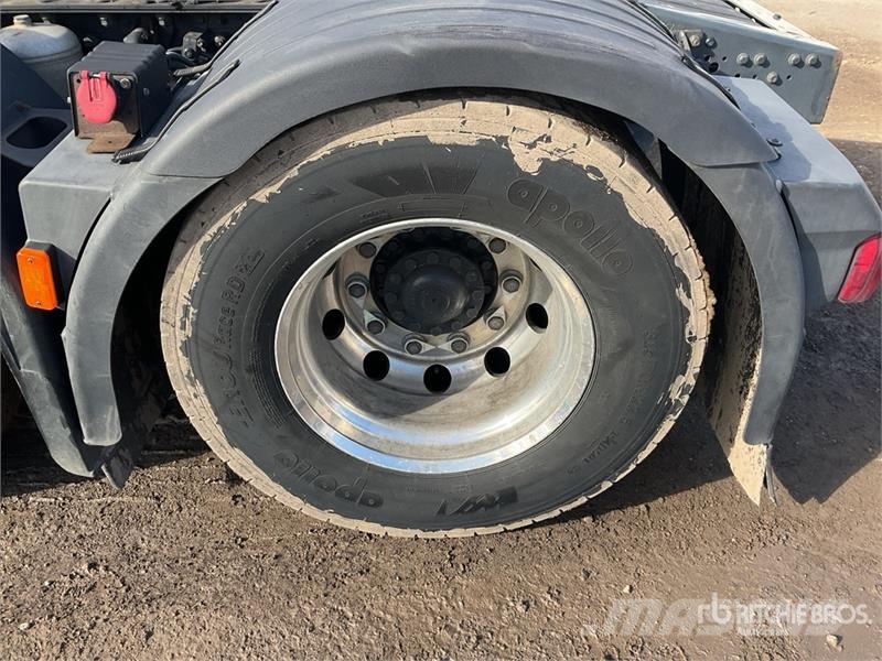 Iveco Stralis 460 LNG 6x2 Tri/A Sleeper Truck Tractor 中古トラクターヘッド | トレーラーヘッド