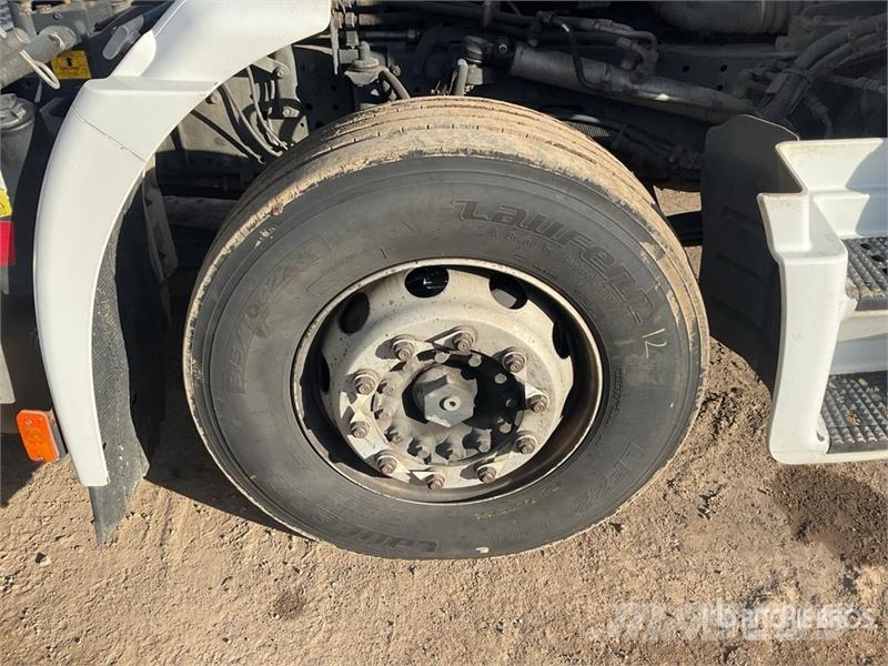 Iveco Stralis 460 LNG 6x2 Tri/A Sleeper Truck Tractor Tractor Units