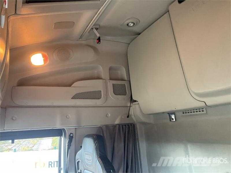 Iveco Stralis 460 LNG 6x2 Tri/A Sleeper Truck Tractor Влекачи