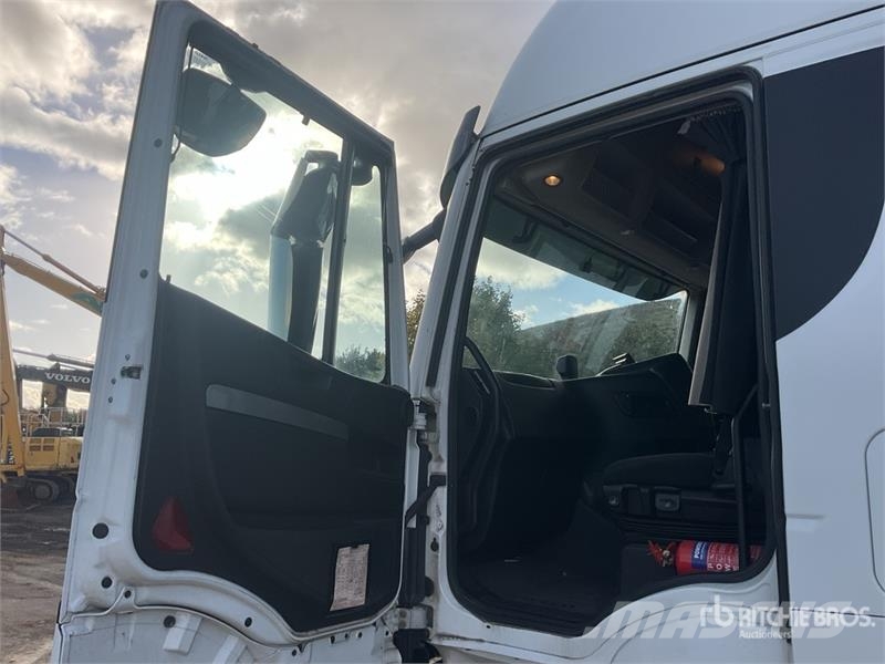 Iveco Stralis 460 LNG 6x2 Tri/A Sleeper Truck Tractor Tractor Units