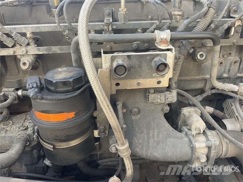 Iveco Stralis 460 LNG 6x2 Tri/A Sleeper Truck Tractor 牵引车