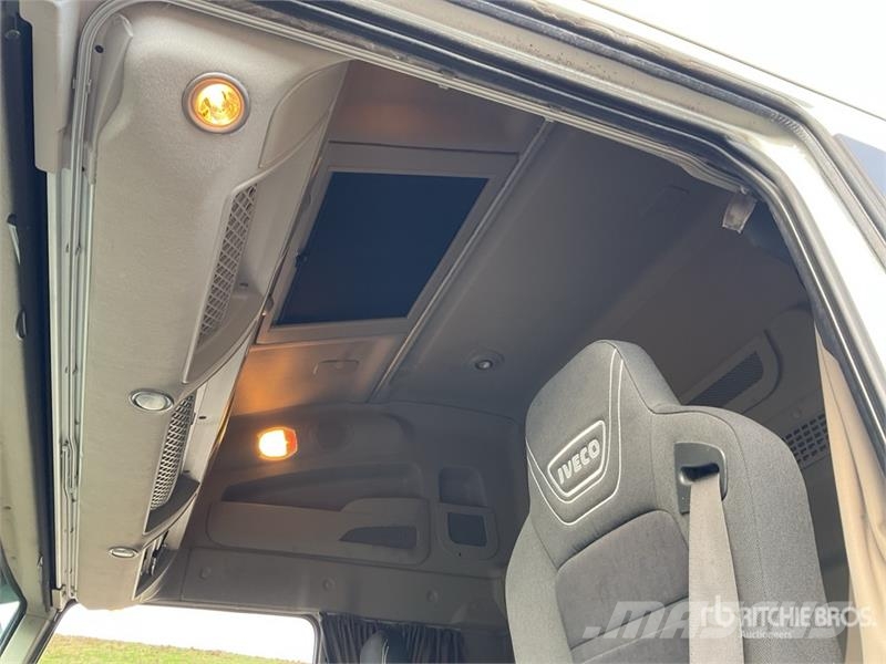 Iveco Stralis 460 LNG 6x2 Tri/A Sleeper Truck Tractor 牵引车
