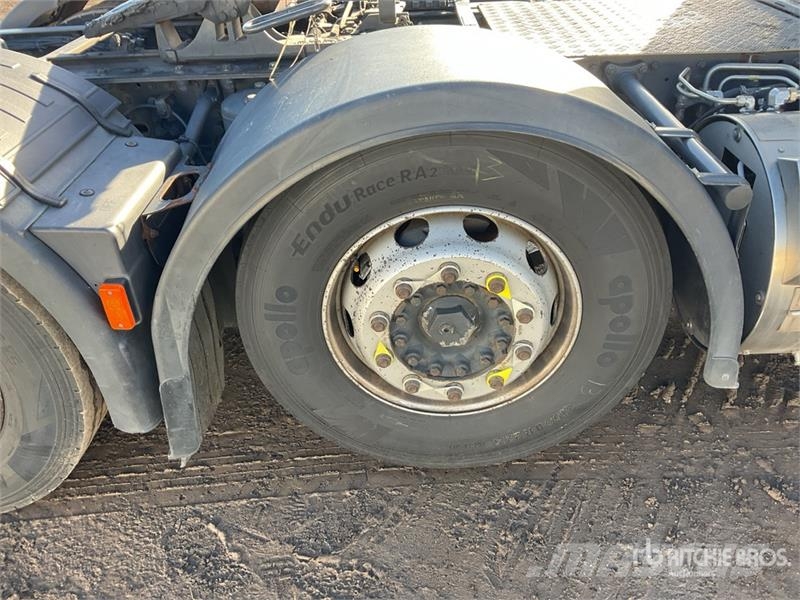 Iveco Stralis 460 LNG 6x2 Tri/A Sleeper Truck Tractor 牵引车