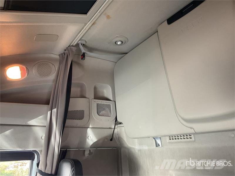 Iveco Stralis 460 LNG 6x2 Tri/A Sleeper Truck Tractor 牵引车