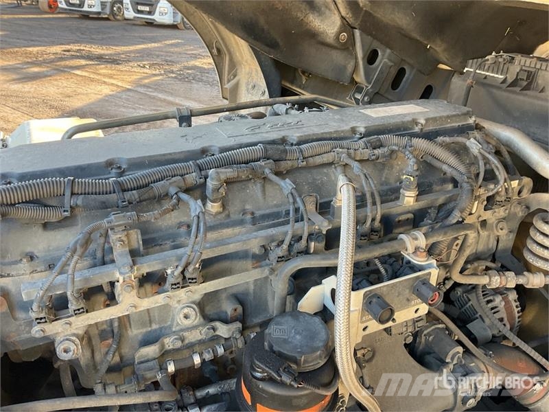 Iveco Stralis 460 LNG 6x2 Tri/A Sleeper Truck Tractor 牵引车