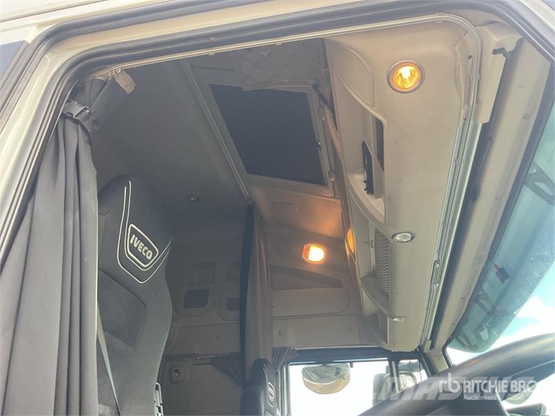 Iveco Stralis 460 LNG 6x2 Tri/A Sleeper Truck Tractor 牵引车