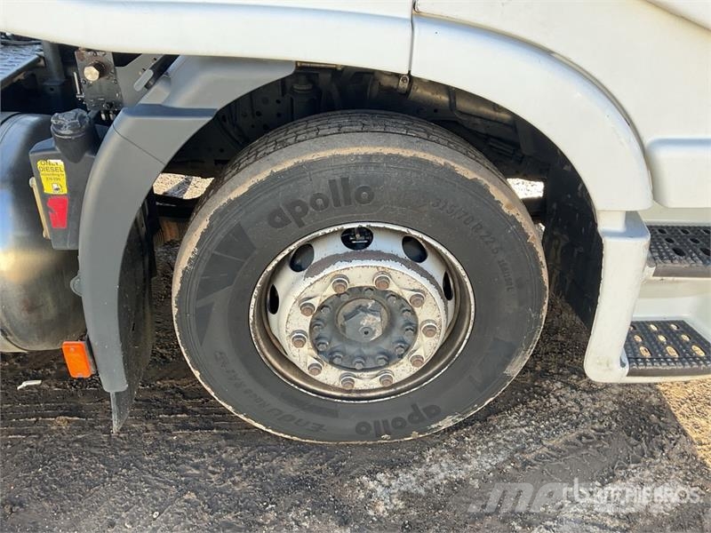 Iveco Stralis 460 LNG 6x2 Tri/A Sleeper Truck Tractor 牵引车