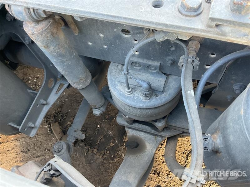 Iveco Stralis 460 LNG 6x2 Tri/A Sleeper Truck Tractor 牵引车