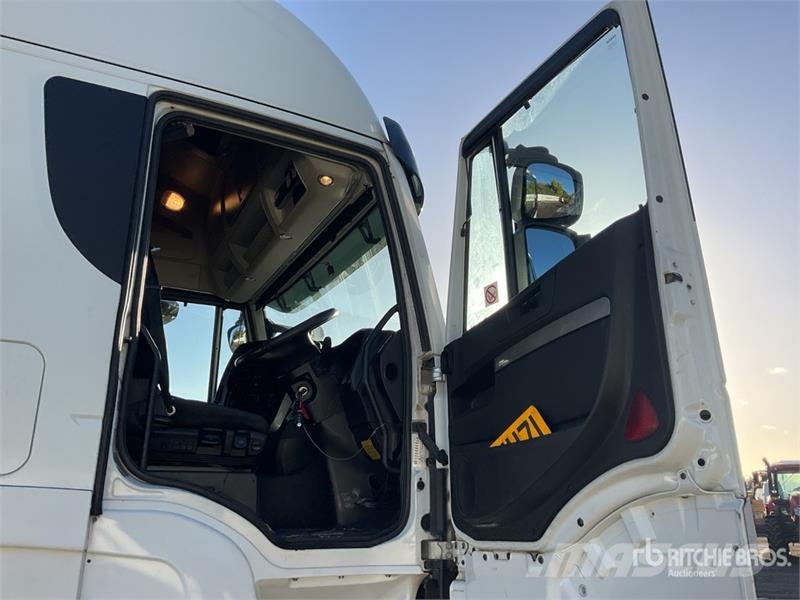 Iveco Stralis 460 LNG 6x2 Tri/A Sleeper Truck Tractor 牵引车