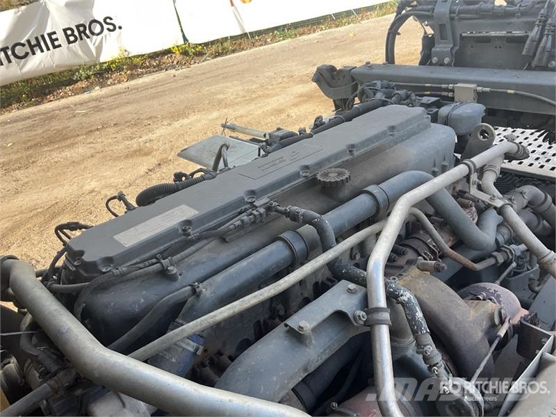 Iveco Stralis 460 LNG 6x2 Tri/A Sleeper Truck Tractor 牵引车