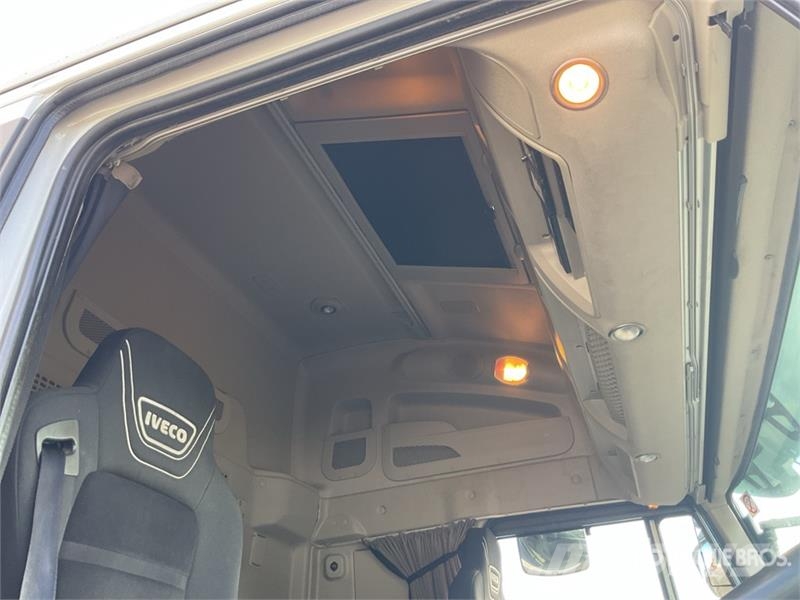 Iveco Stralis 460 LNG 6x2 Tri/A Sleeper Truck Tractor 牵引车